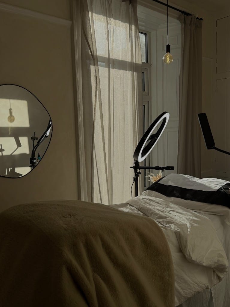 Lash and brow treatment room with ring light